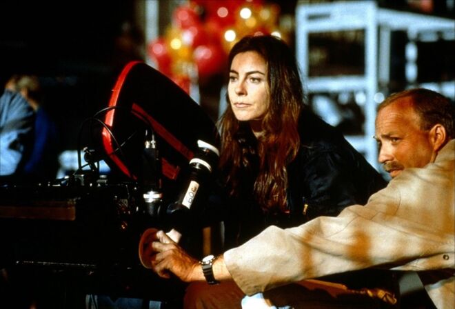 Kathryn Bigelow (1951-presente) | Aqui está uma mulher que ombreou com os homens numa categoria que é negada ao sexo feminino: a realização. É a primeira e única mulher com um Óscar nessa categoria, em 2010, com o filme Estado de Guerra.