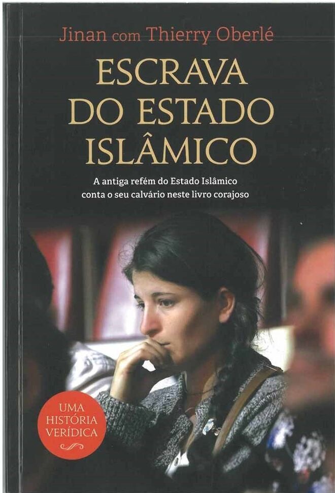 ESCRAVA DO ESTADO ISLÂMICO, de Jinan com Thierry Oberlé (Quinta Essência) | A ONU estima que o autodenominado Estado Islâmico mantenha 3500 pessoas como escravas, nomeadamente mulheres e crianças. Este livro conta uma dessas histórias de dor: Jinan, uma jovem de 18 anos, foi raptada, maltratada e sexualmente abusada. O jornalista Thierry Oberlé recolheu o seu testemunho.