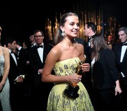 Alicia Vikander em 50 looks