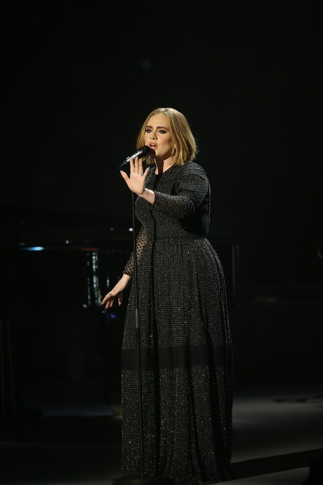 Adele a usar Burberry na Final do X Factor 