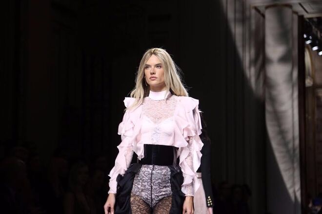 Alessandra Ambrosio | Balmain para outono 2016