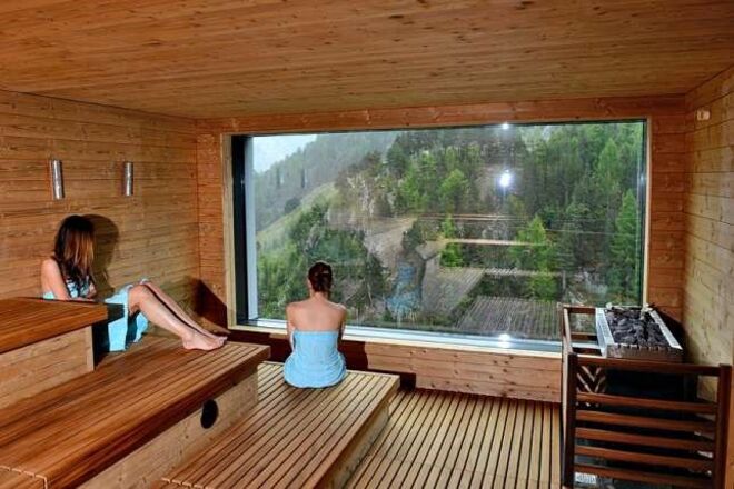 Wellness Hostel 4000, Suiça