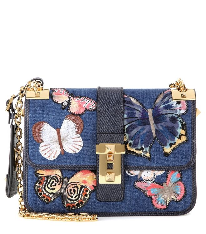 BLUE JEANS | Carteira em ganga bordada, €2400, Valentino