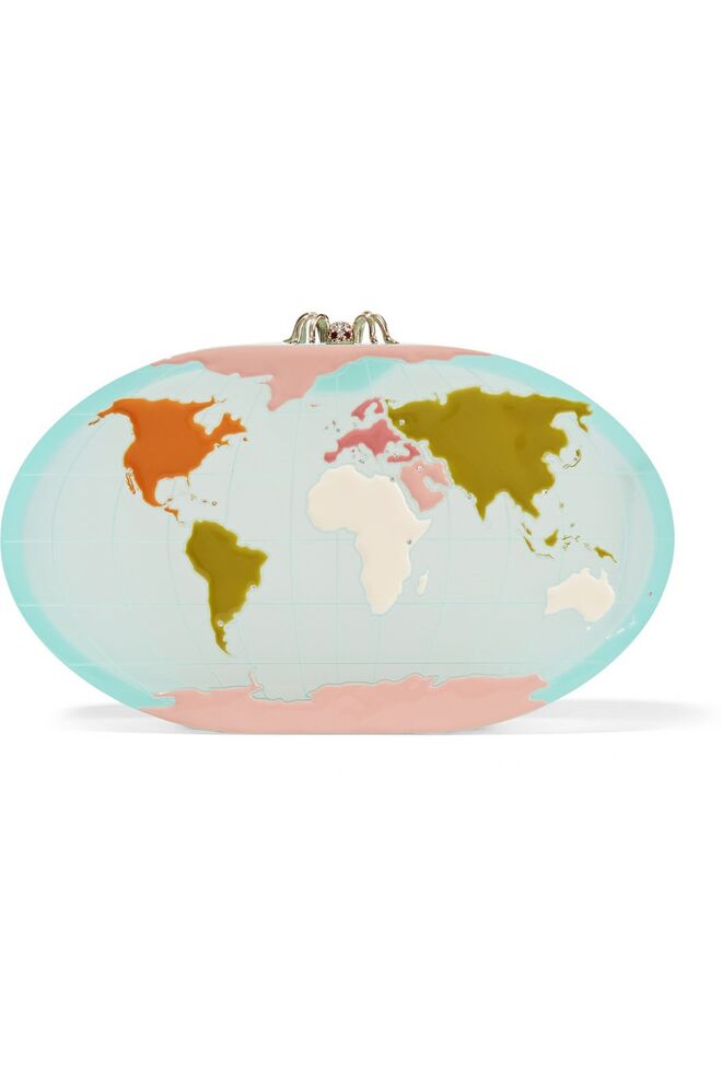 CAIXINHA DE SURPRESAS | Clutch em acrílico com esmalte e cristais, €1192, Charlotte Olympia