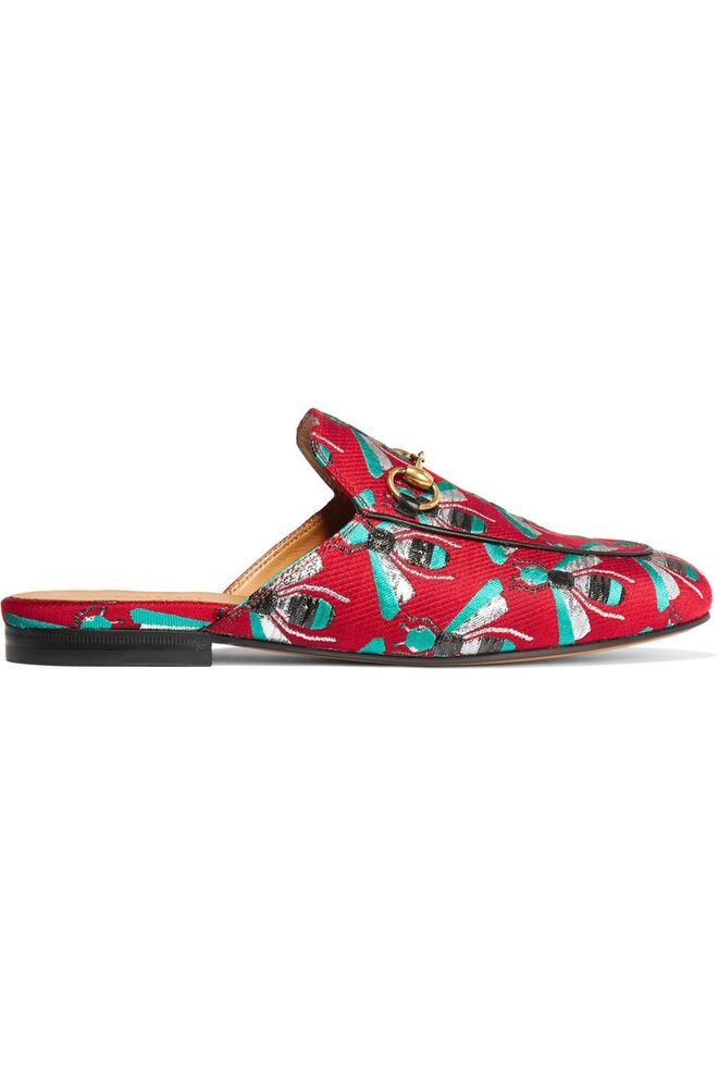 NO QUARTO | Slippers em jacquard e pele, €495, Gucci 