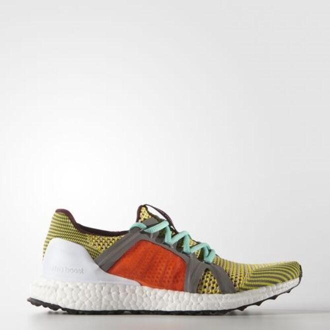 TÉNIS | Ténis em nylon, €220, Adidas by Stella McCartney