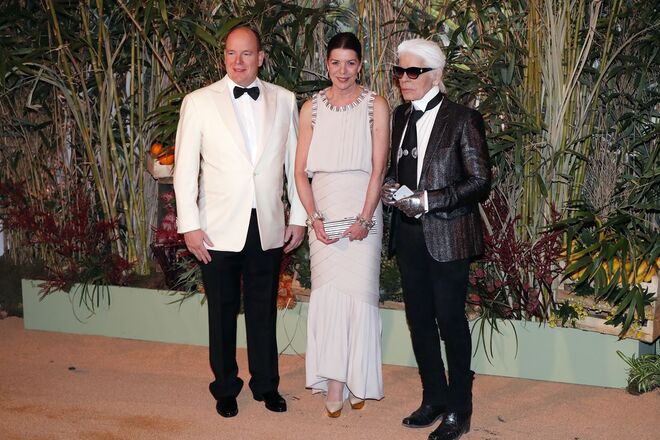 Carolina e Alberto do Mónaco com Karl Lagerfeld