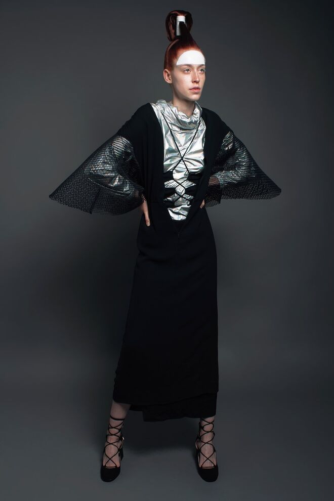 WELCOME TO THE FUTURE | Stylist: Raquel Rodrigues Modelo: Valeria Stukalina (L’agence) | Vestido, Miguel Vieira; vestido com atilhos e sapatos Zara; camisola, Converse