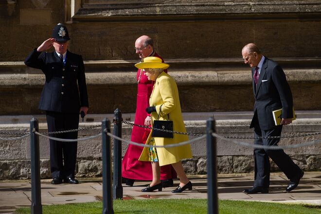Rainha Isabel II acompanhada pelo marido, o Duque de Edimburgo