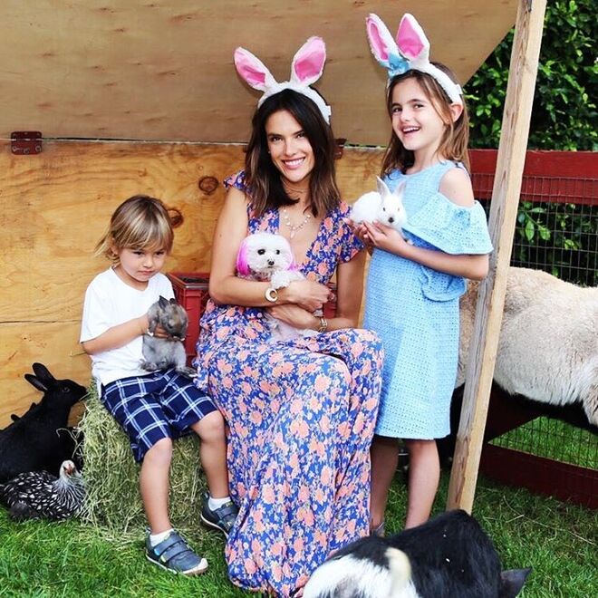 Alessandra Ambrosio | 'Feliz Páscoa! Happy Easter!'