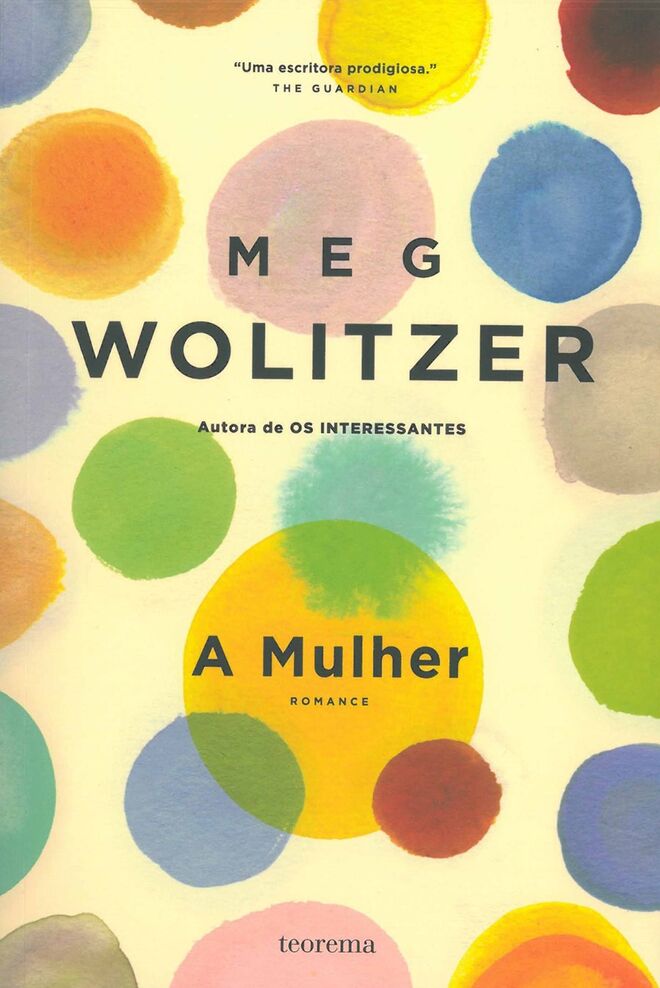 A MULHER, de Meg Wolitzer (Teorema) | Meg Wolitzer está de regresso com mais uma história que promete prender-nos a cada virar de página. No centro da narrativa está Joan, uma mulher à beira do divórcio que, a bordo de um avião e ao lado do marido, passa em revista a história da sua vida, pesando altos e baixos e revendo decisões fundamentais. Amor e fama, identidade e igualdade de género são alguns dos temas subliminares.  