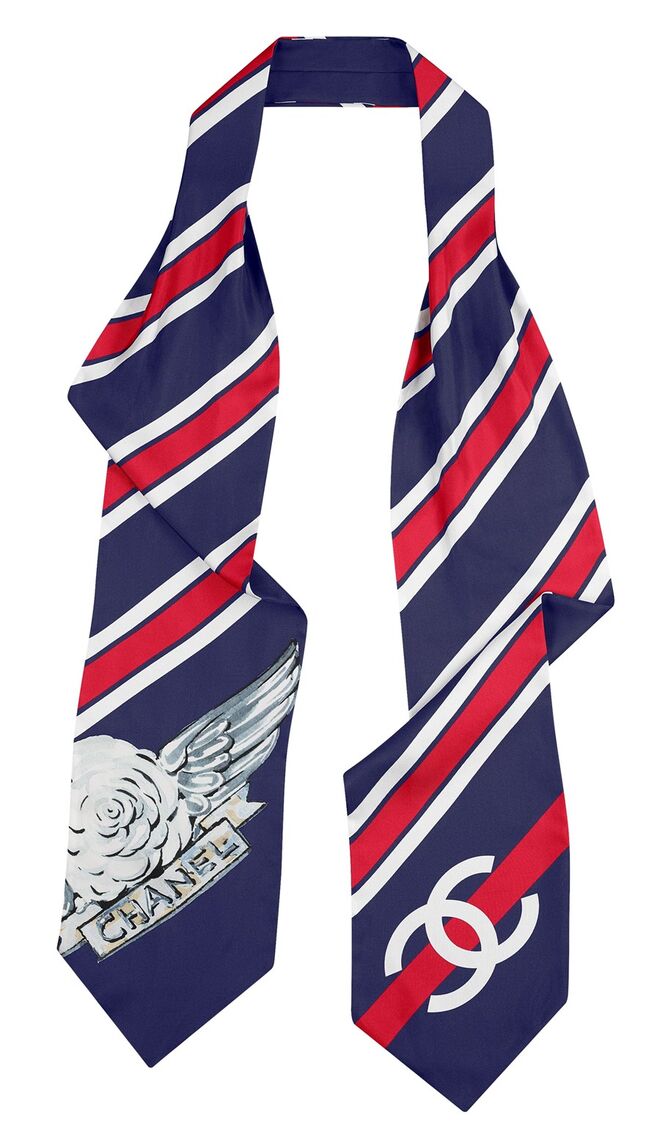 Lenço em seda, Chanel (preço sob consulta)