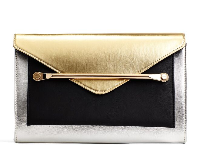 TRINTAS | Carteira em pele, €45,95, Aldo