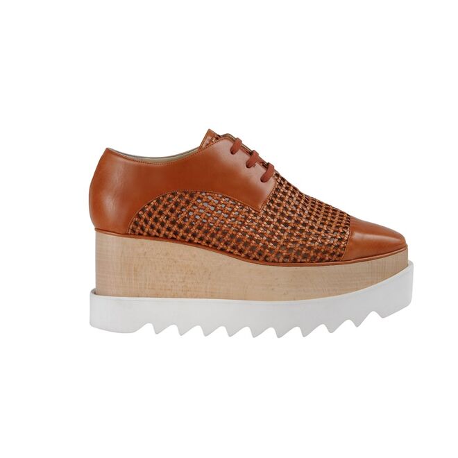 VINTES | Sapatos em pele sintética e madeira, €750, Stella McCartney