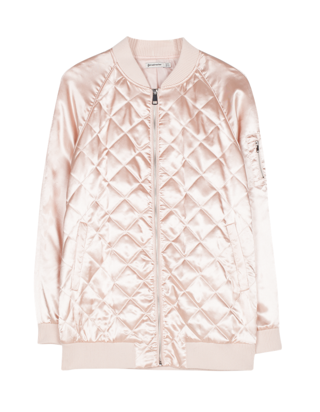 VINTES | Bomber em poliéster, €29,95, Stradivarius | Cores, materiais e dimensões elevam o bomber jacket a peça-estrela de um look. Em versão vestido ou blusão, o seu sentido prático promete silhuetas plenas em atitude.