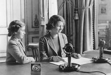 As duas princesas no seu primeiro discurso transmitido pela rádio a 12 de outubro de 1940, em London