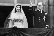 À varanda do Buckingham Palace no dia do casamento.