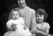 A Duquesa Elizabeth com as duas filhas, Margarida (ao colo) e Elizabeth