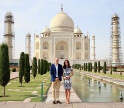 Kate Middleton encanta na Ásia
