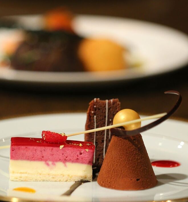 Açúcar é veneno. Ponto final. Além de causar diversas doenças como a Diabetes, ele acelera o envelhecimento: O seu consumo excessivo está relacionado com o aumento do stress oxidativo e, com maior produção de radicais livres os tecidos do nosso corpo sofrem danos relacionados com o envelhecimento