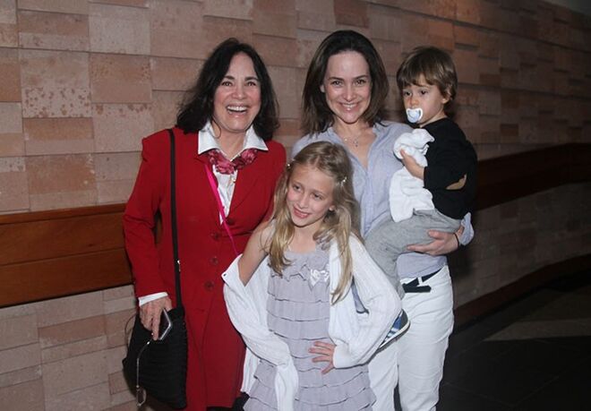 Com a filha, Gabriela Duarte e os dois netos