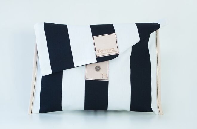 Clutch bag UNOMONO, €35