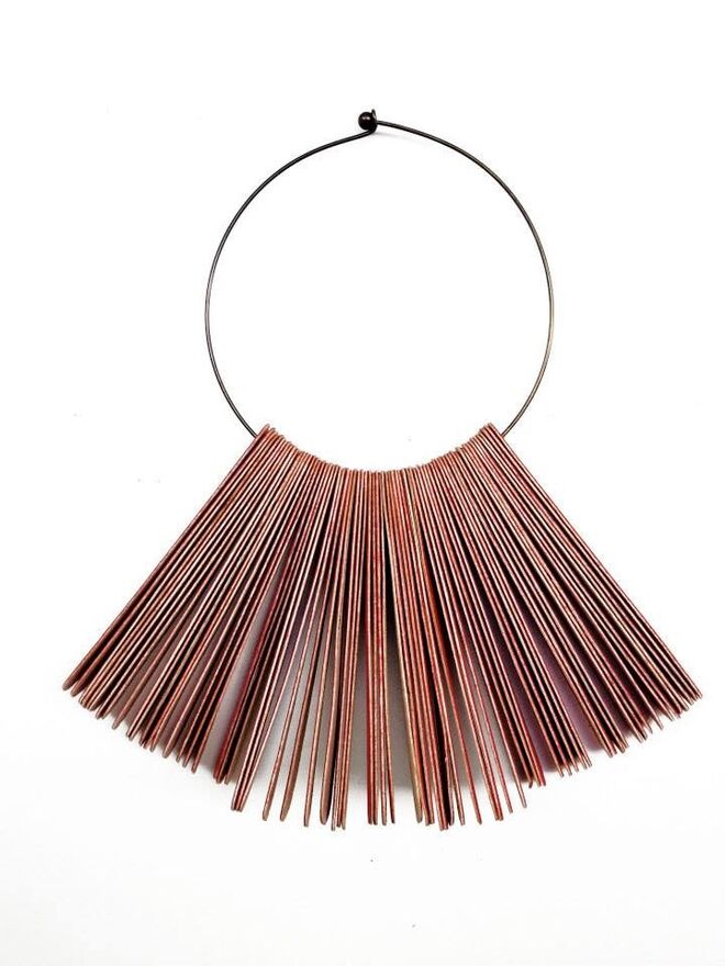 Colar em madeira, €45, Ceagagê