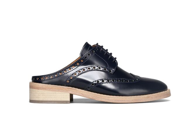 Sapatos em pele, €119,90, Eureka