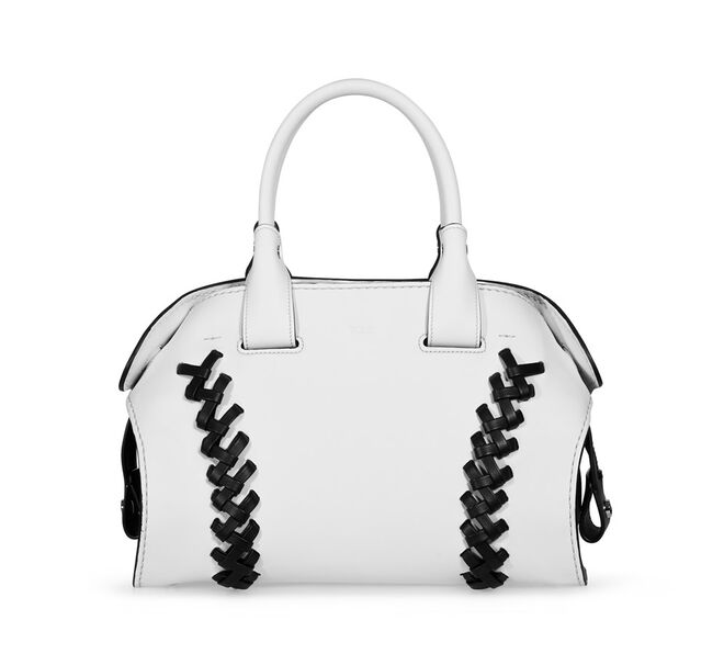 HIGH | Carteira em pele, €1350, Tod’s