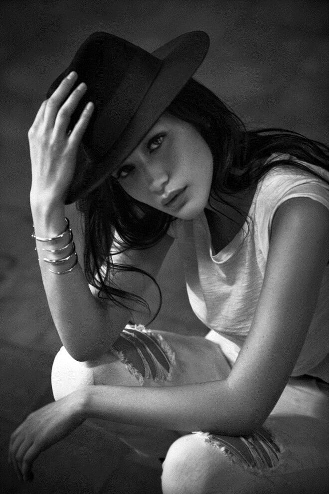 Bella Hadid para a Joes Jeans 