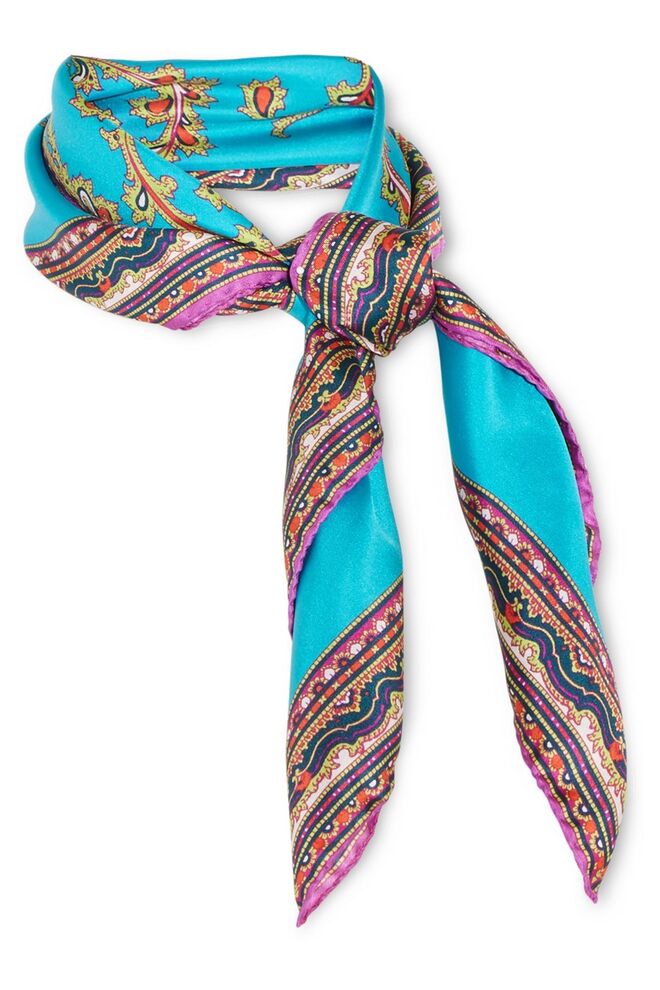 ACESSÓRIOS |  Lenço em seda, €170, Etro