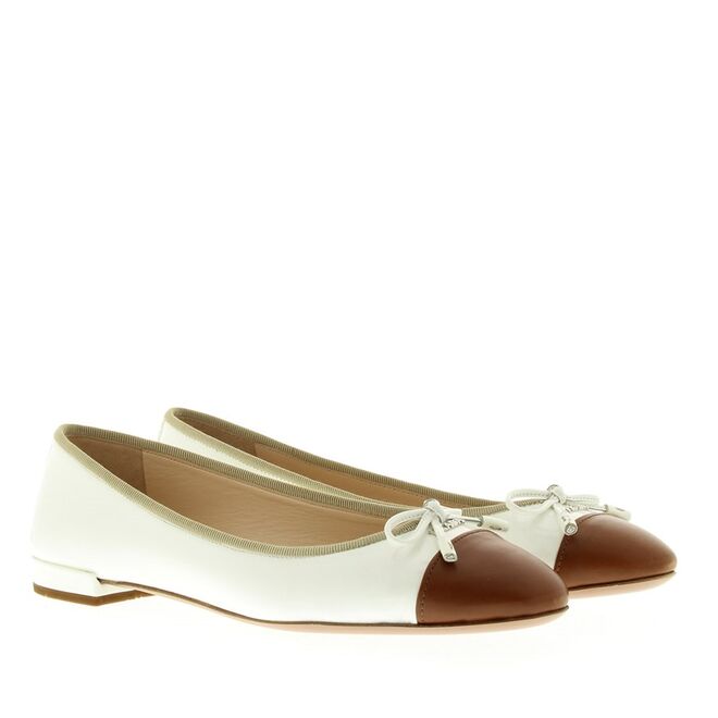 Prada, $289, em fashionette.co.uk