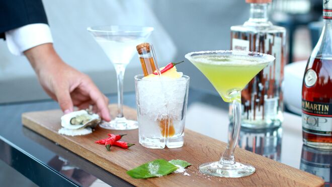 Ritz Bar | Cocktails Hasta la Vista, Basil, Grizzly Spice & Oystiny