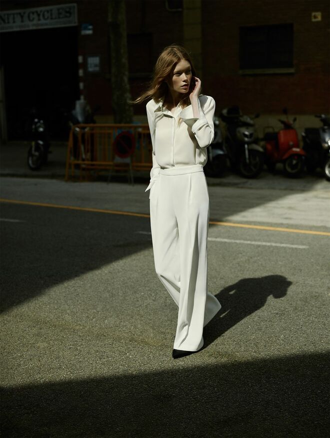 Camisa, calças e sapatos a €29,95 (cada peça)