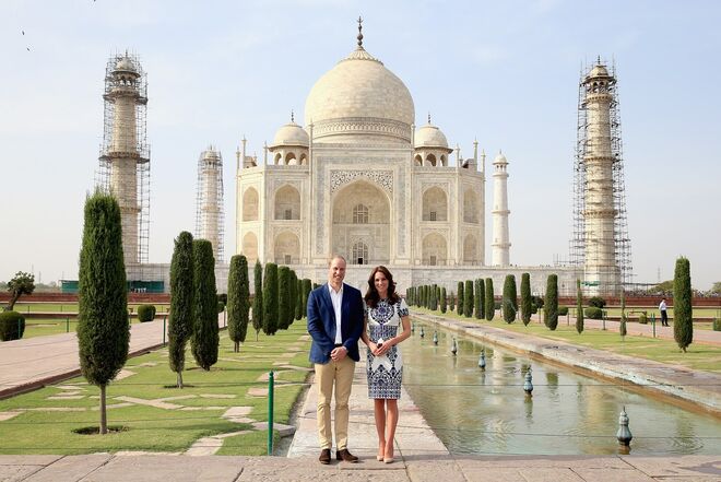 DIA 7 - Taj Mahal, Índia. Kate veste um modelo do designer Naeem Khan.