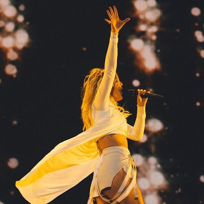 Ellie Goulding @elliegoulding