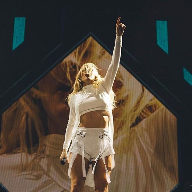 Ellie Goulding @elliegoulding