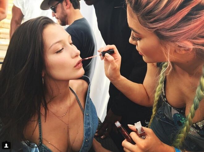 @bellahadid @kendalljenner