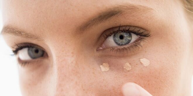 9. Olheiras e papos nos olhos. As toxinas do tabaco também danificam os vasos sanguíneos existentes em torno dos olhos, conduzindo ao aparecimento de olheiras e de papos nos olhos.	