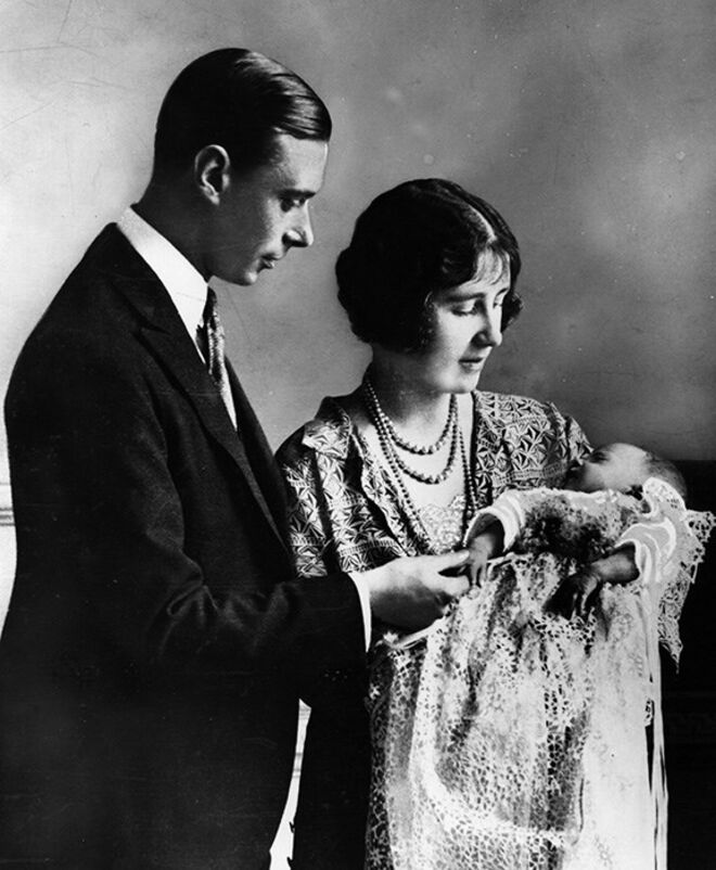 Maio de 1926 - O futuro rei George com a Duquesa Elizabeth e a pequena Lilibeth