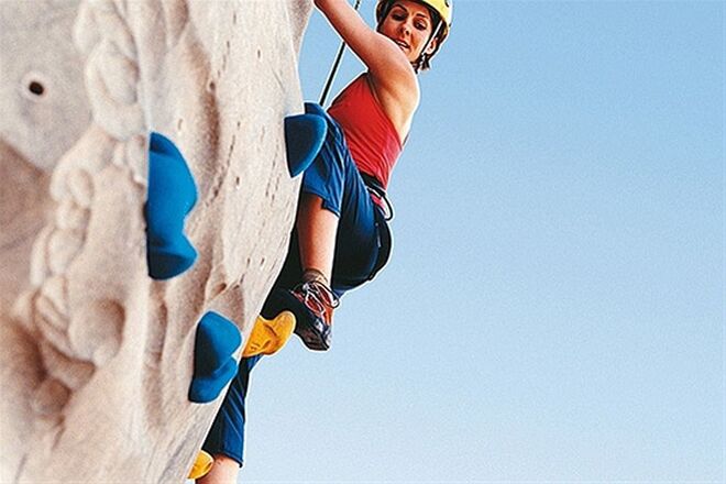 Mãe radical? Tem uma mãe radical e com verdadeiro espírito aventureiro? Então desafie-a e ofereça-lhe um momento para mais tarde recordar! Escalada, rappel, canyoning, saltos de paraquedas ou batismo de voo, na MYGON pode encontrar todas estas experiências verdadeiramente inesquecíveis para viver com a sua mãe.