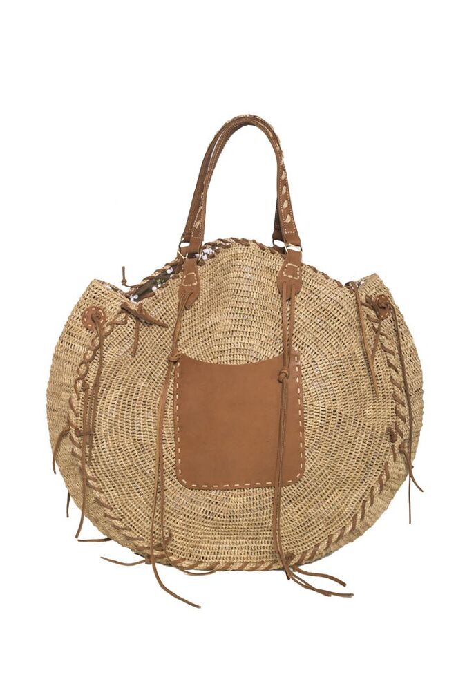 Saco de praia em palhinha e pele, Sans Arcidet, €238, Espace Cannelle