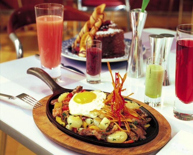 O Sheraton Lisboa Hotel & Spa sugere para o Dia do Mãe um delicioso Brunch no Lobby Bistro. As mães que tomarem o Brunch no Lobby Bistro, dia 1 de maio de 2016, recebem ainda um Voucher com 50% de desconto num tratamento à escolha no Spirito Spa e a oferta de 1 Day Spa no mesmo espaço.