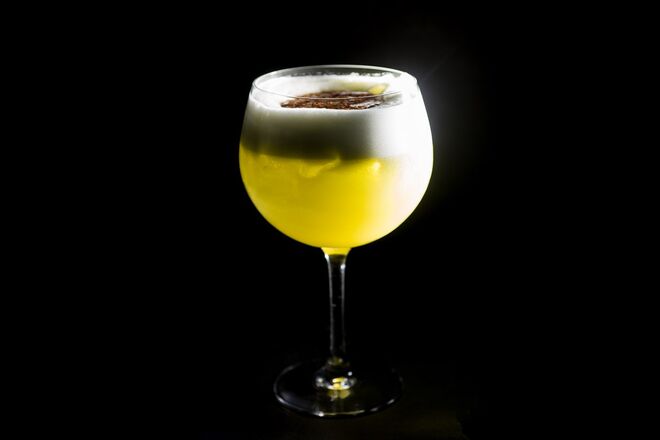 1. Apple Lover's, do Arena Lounge 