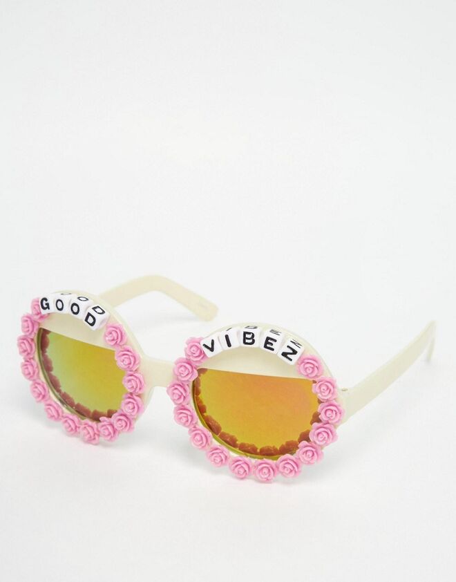 Rad + Refined Good Vibes Round Sunglasses with Mirror Lense €45.07 ASOS