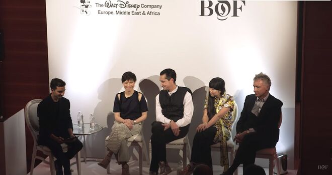 Imran Amed, Sandra Choi, Geoffroy de La Bourdonnaye, Susie Lau e Sebastian Manesem Somerset House, em Londres. 