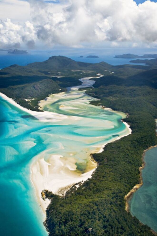 Whitehaven Beach na Austrália. Um artigo da Harper’s Bazaar americana que reúne as 27 melhores praias do mundo. 