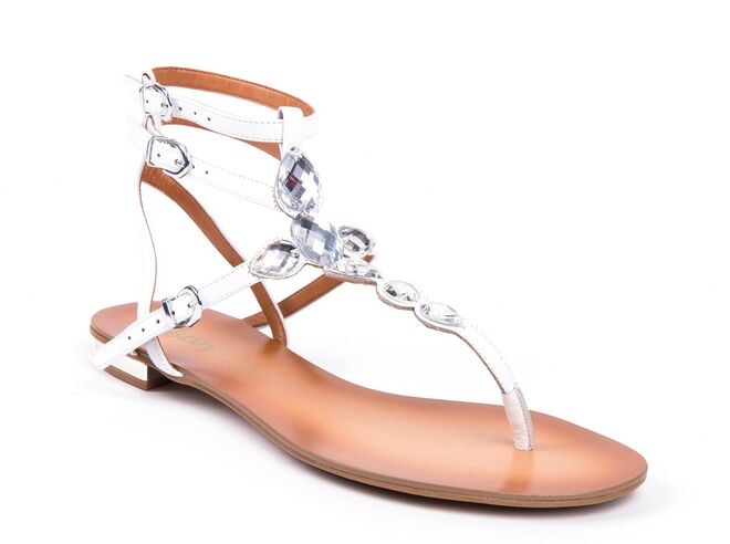 Sandálias em pele branca 69.90€ 