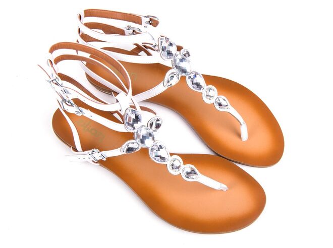 Sandálias em pele branca 69.90€