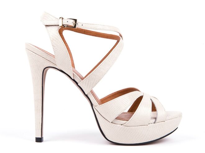 Sandálias em pele gravada off white 79.90€